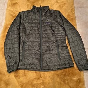 Patagonia Nano puffer. Lightweight but warm. Excellent condition.